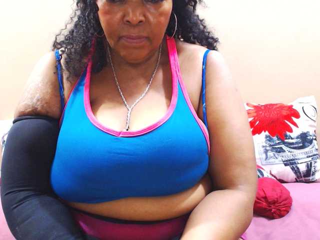 Live sex webcam photo for Ebonycandy10 #284733672