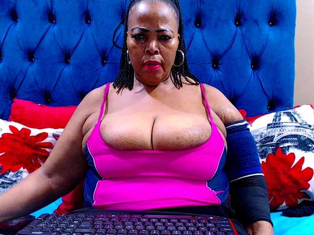 Live sex webcam photo for Ebonycandy10 #290174782