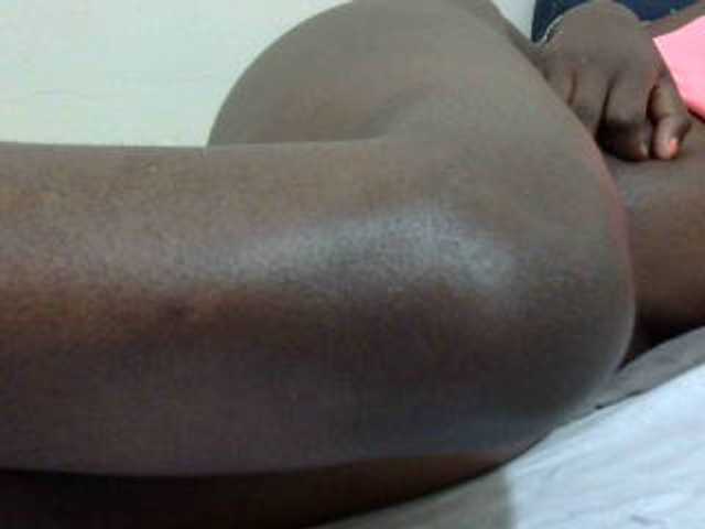 Live sex webcam photo for Ebonycutey #277292585