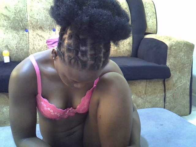 Live sex webcam photo for Ebonyliliana #276625116