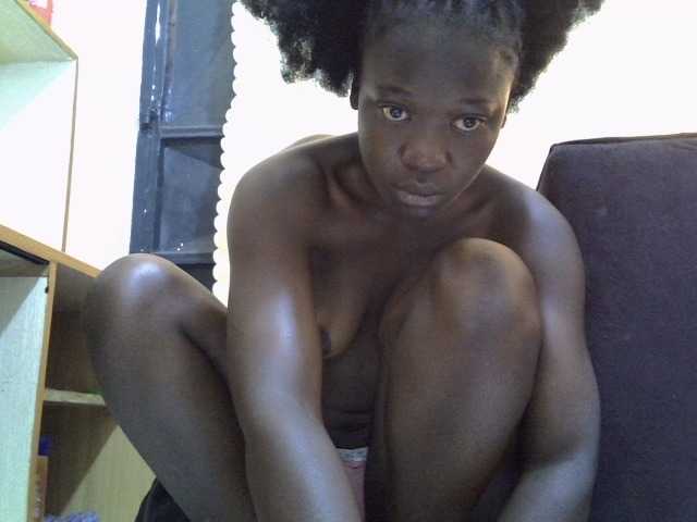 Live sex webcam photo for Ebonyliliana #277103712