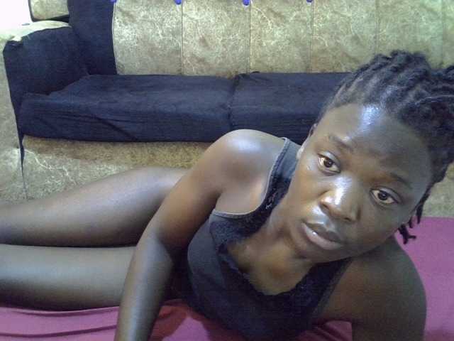 Live sex webcam photo for Ebonyliliana #277434137