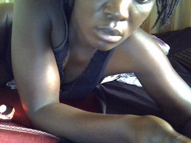 Live sex webcam photo for Ebonyliliana #277555037