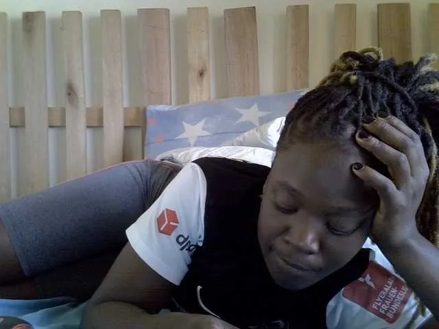 Live sex webcam photo for Ebonyliliana #277951429