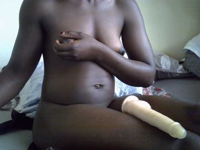 Live sex webcam photo for Ebonyliliana #280490652