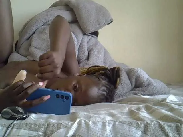 Live sex webcam photo for Ebonyliliana #290860856