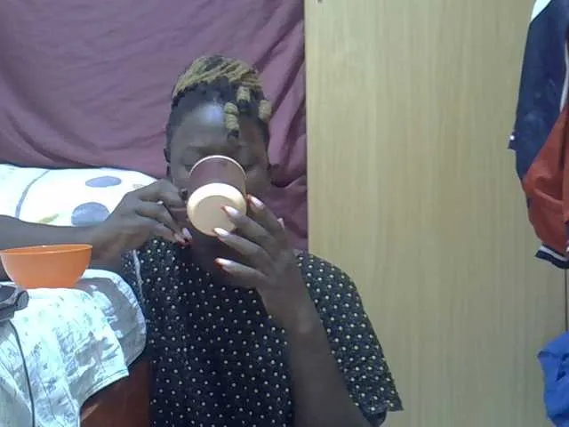 Live sex webcam photo for Ebonyliliana #291198273