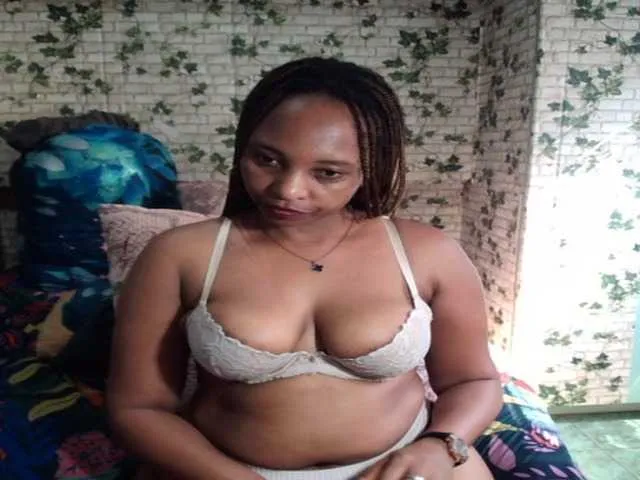 Live sex webcam photo for Ebonyseduction00 #294090767