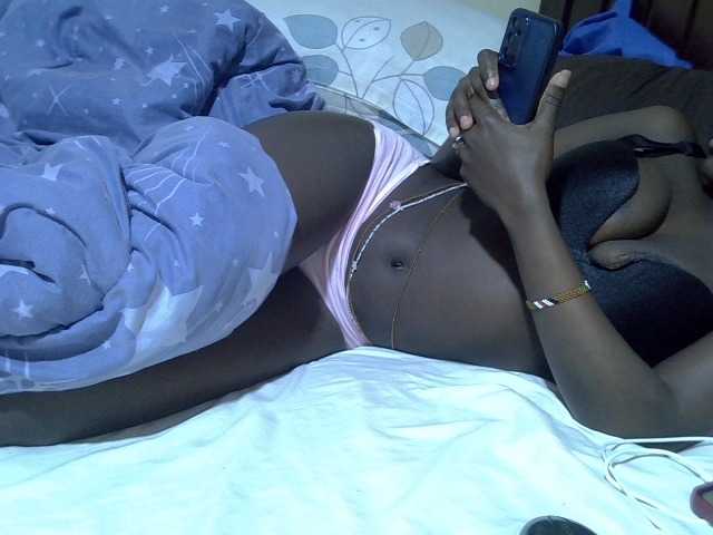 Live sex webcam photo for Ebonysonya2 #291195055