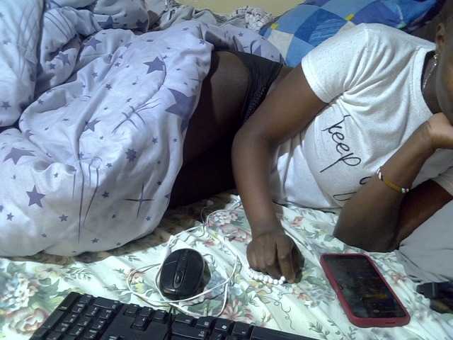 Live sex webcam photo for Ebonysonya2 #291447941