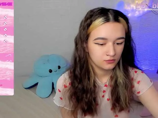 Live sex webcam photo for EdaSnow #273279999