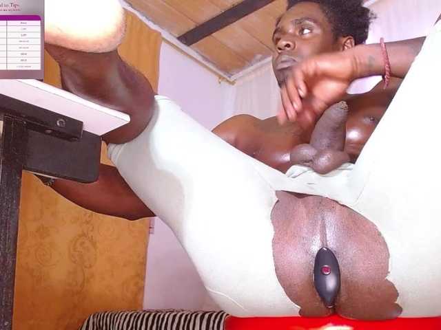 Live sex webcam photo for Eddybonbom1 #275611673