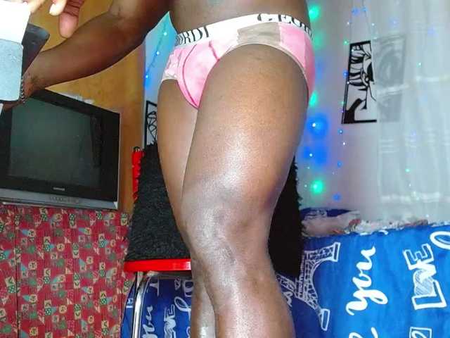 Live sex webcam photo for Eddybonbom1 #276556226