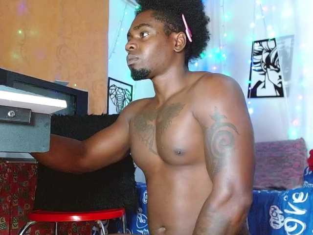 Live sex webcam photo for Eddybonbom1 #276571306