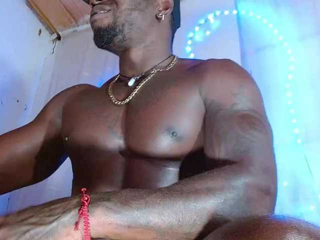 Live sex webcam photo for Eddybonbom1 #291476575