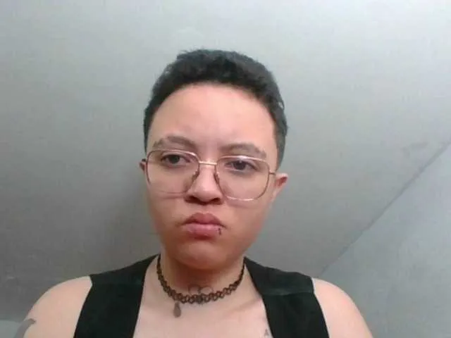 Live sex webcam photo for EdenJupiters #276057436