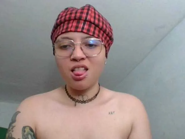 Live sex webcam photo for EdenJupiters #276112438