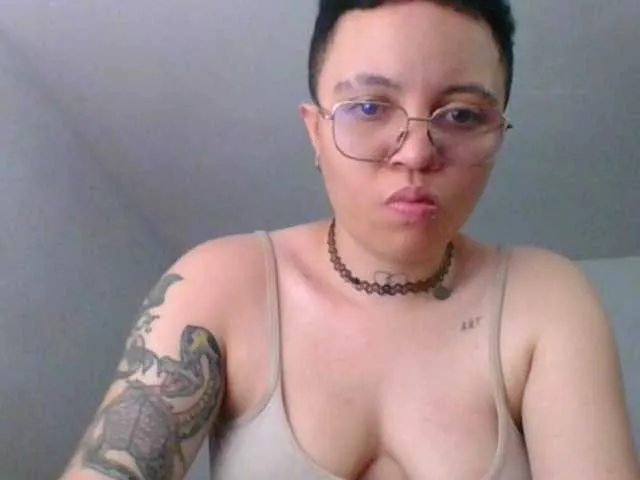 Live sex webcam photo for EdenJupiters #277101680