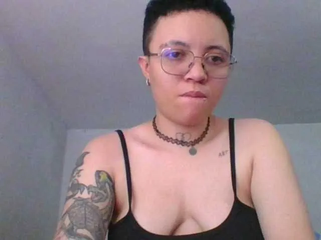 Live sex webcam photo for EdenJupiters #277136672