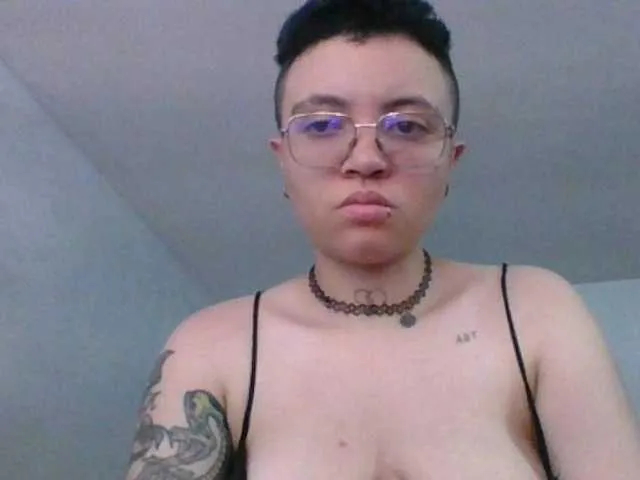 Live sex webcam photo for EdenJupiters #277241589