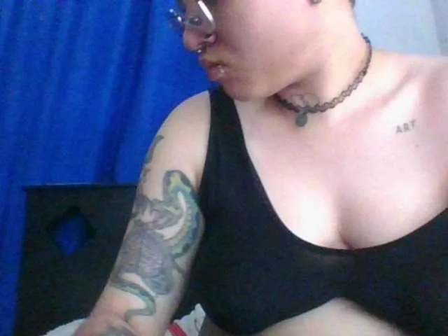 Live sex webcam photo for EdenJupiters #277774752