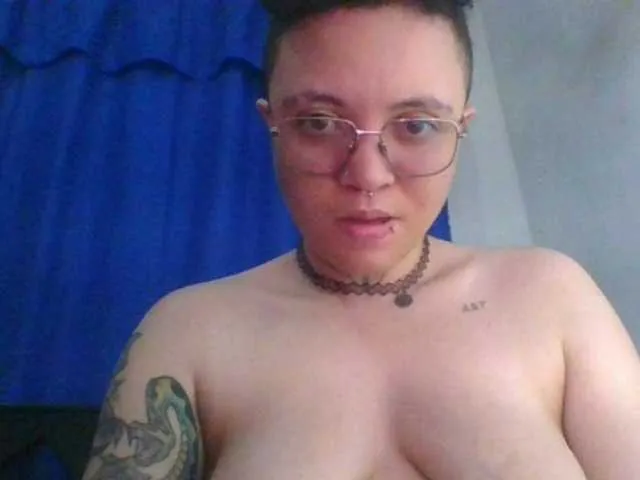 Live sex webcam photo for EdenJupiters #277976772