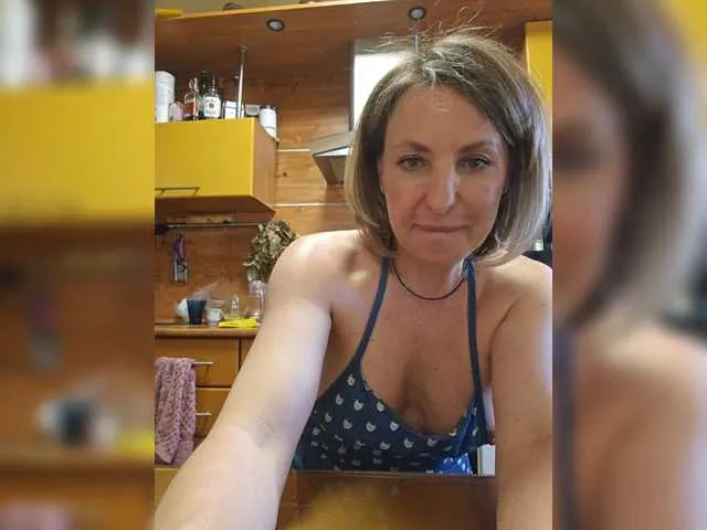 Live sex webcam photo for EditaMilf #277599022