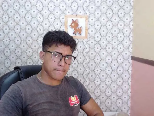 Live sex webcam photo for EdwardRaws #275667702