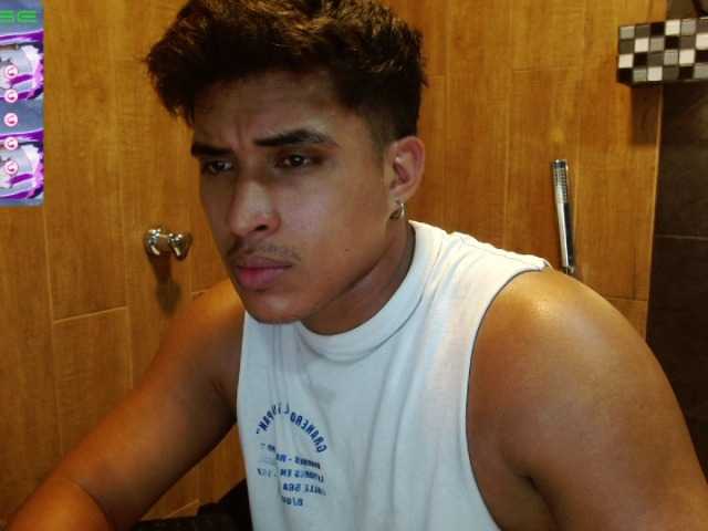 Live sex webcam photo for EdwardRaws #276002451