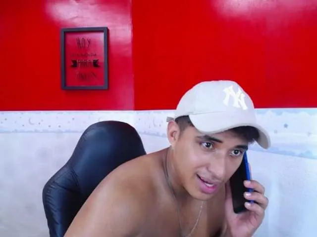 Live sex webcam photo for EdwardRaws #276051329