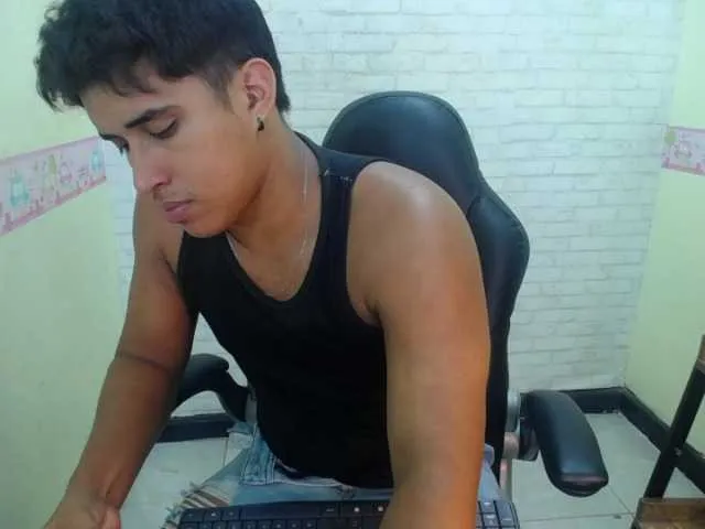 Live sex webcam photo for EdwardRaws #276112239