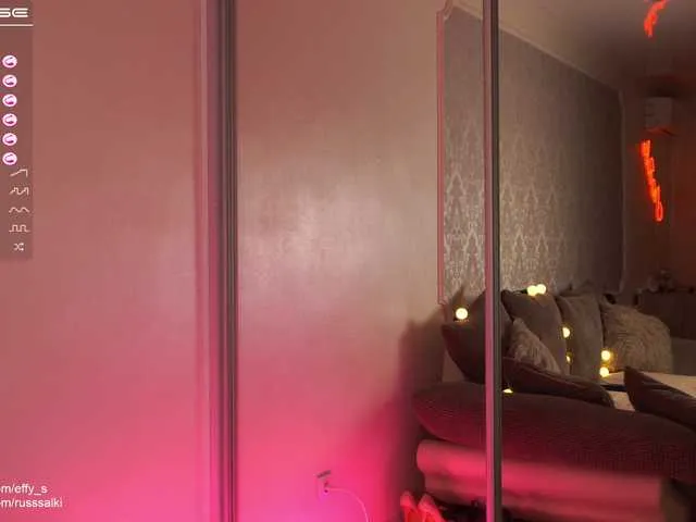 Live sex webcam photo for Effy_S #273474658