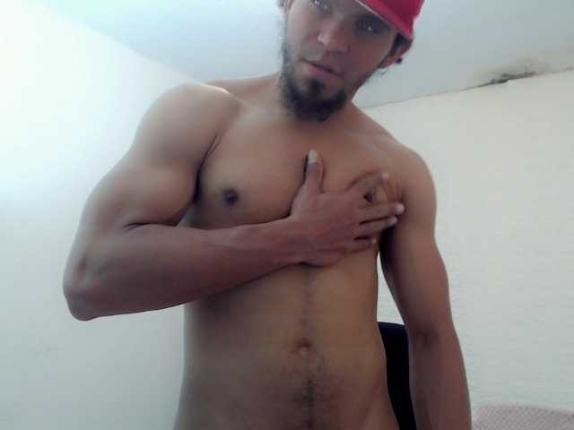 Live sex webcam photo for EidanBlack #277051572