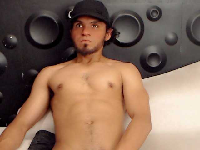 Live sex webcam photo for EidanBlack #277371466