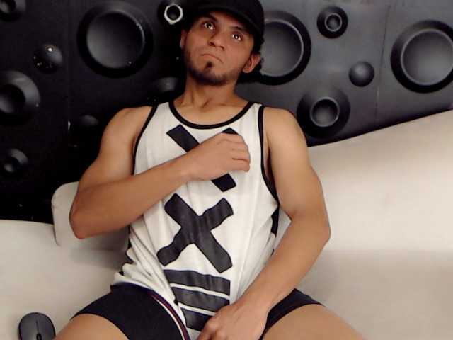 Live sex webcam photo for EidanBlack #277385851