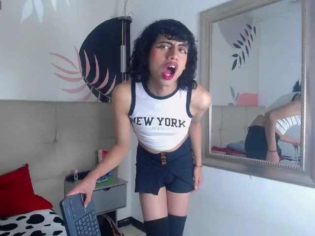Live sex webcam photo for Eimyflorian #290315122