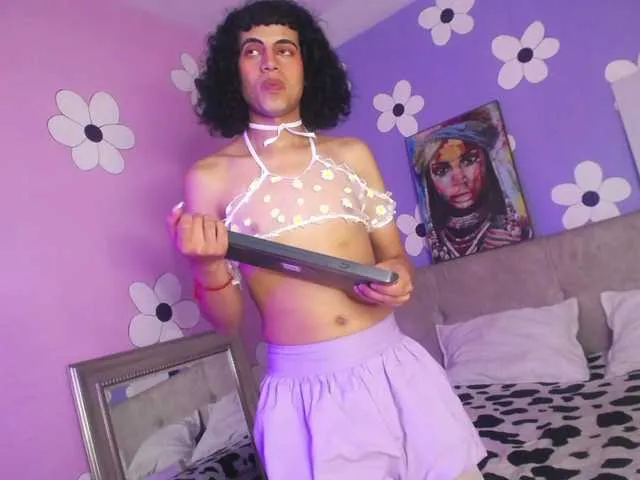 Live sex webcam photo for Eimyflorian #290574188