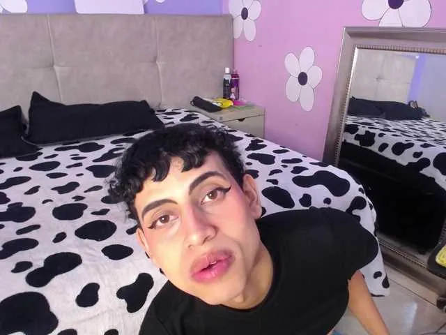 Live sex webcam photo for Eimyflorian #290756983
