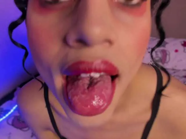 Live sex webcam photo for Eimyflorian #291647958