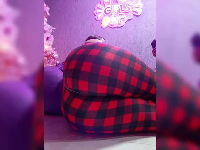 Live sex webcam photo for EinnyMure #290245688