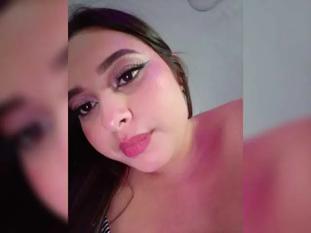 Live sex webcam photo for EinnyMure #291445328