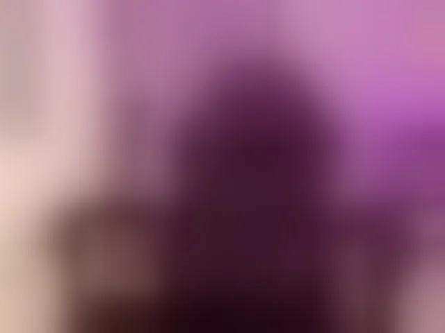 Live sex webcam photo for EinnyMure #292478659
