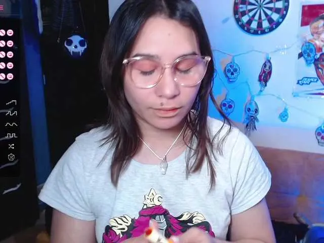 Live sex webcam photo for Eiraa #276427919