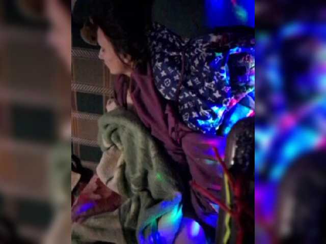 Live sex webcam photo for EksaCake #277966972