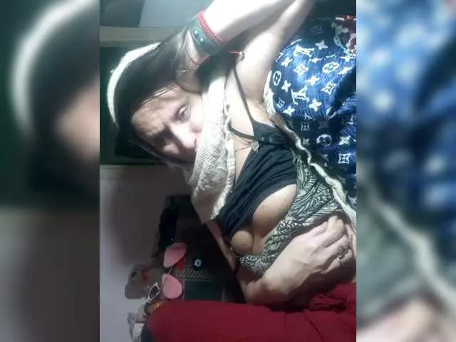 Live sex webcam photo for EksaCake #292360417