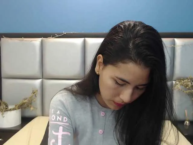 Live sex webcam photo for ElaFoxx #274415278