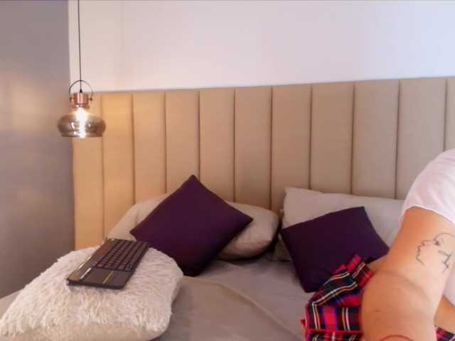 Live sex webcam photo for Elamonroe #291482787