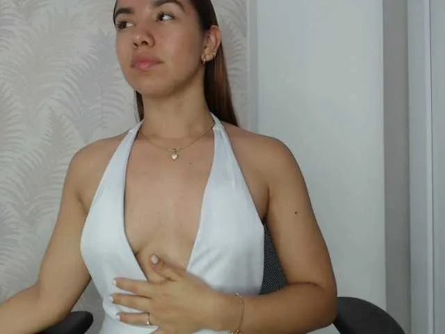 Live sex webcam photo for Elaroberts #274630743