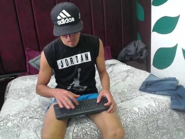 Live sex webcam photo for Elchamo-12 #275518422