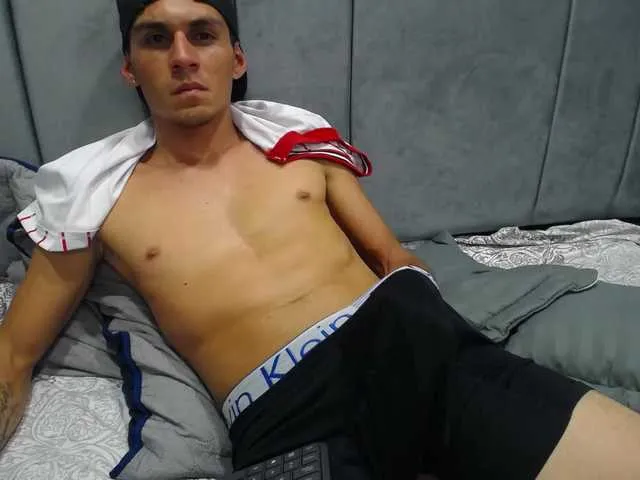 Live sex webcam photo for Elchamo-12 #275668122